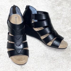 NWOT Giani Bernini wedge sandals